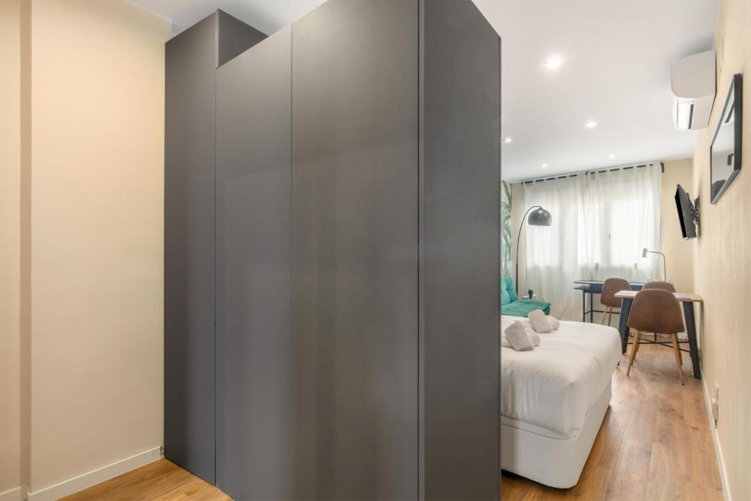 1 Bedroom 1 Bathroom Furnished - Chueca - Modern Functional - Mintystay Madrid Exterior foto